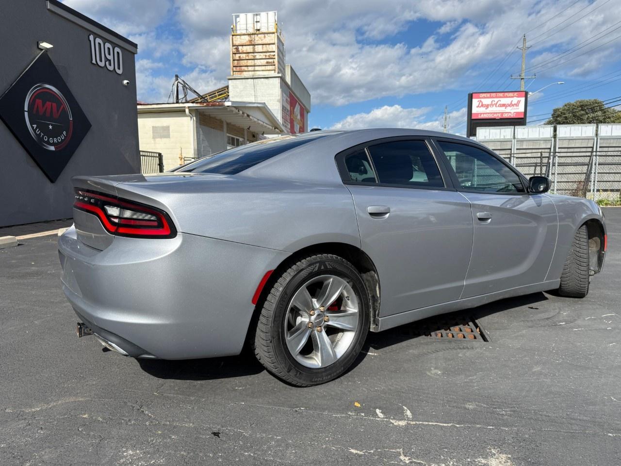2016 Dodge Charger 4dr Sdn SXT RWD Photo