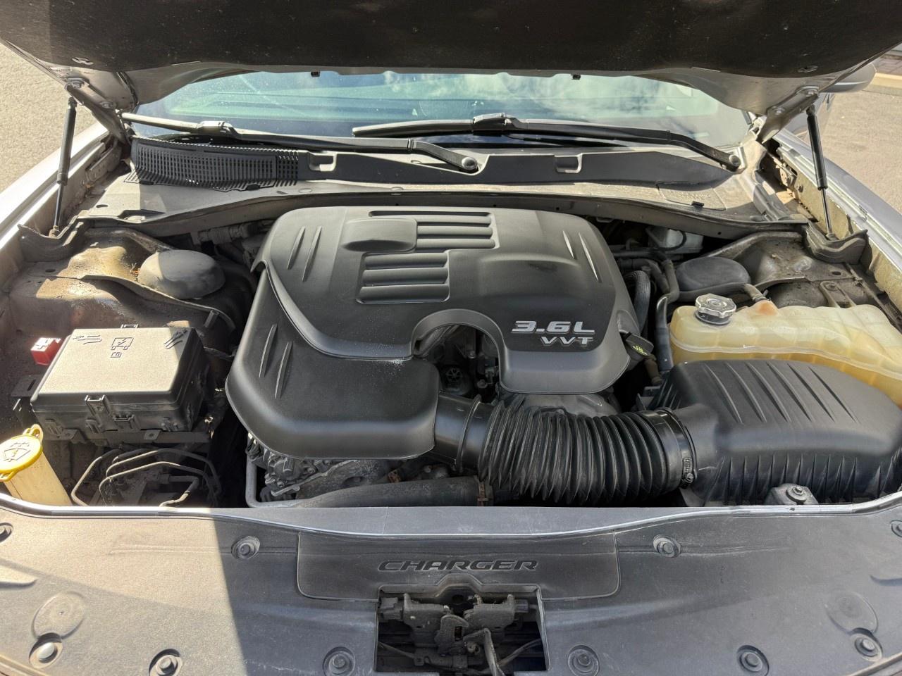 2016 Dodge Charger 4dr Sdn SXT RWD Photo