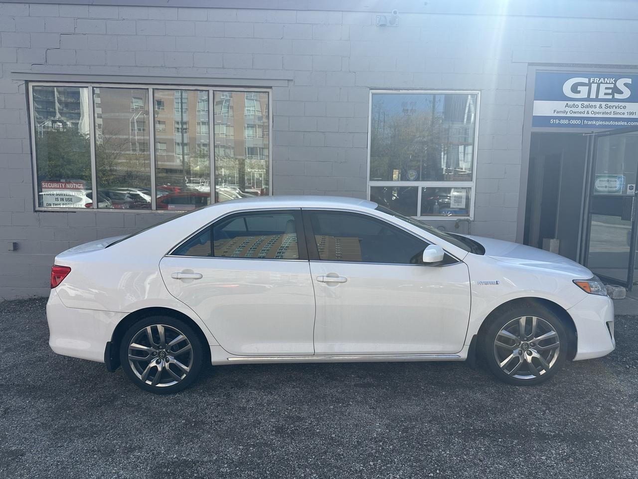 2013 Toyota Camry Hybrid LE Photo5