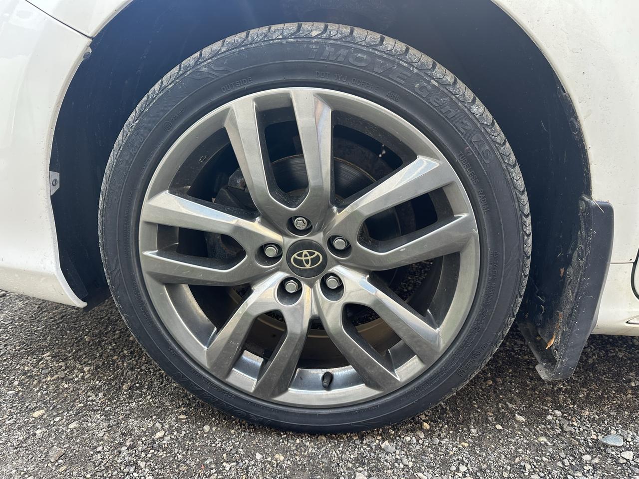 2013 Toyota Camry Hybrid LE Photo