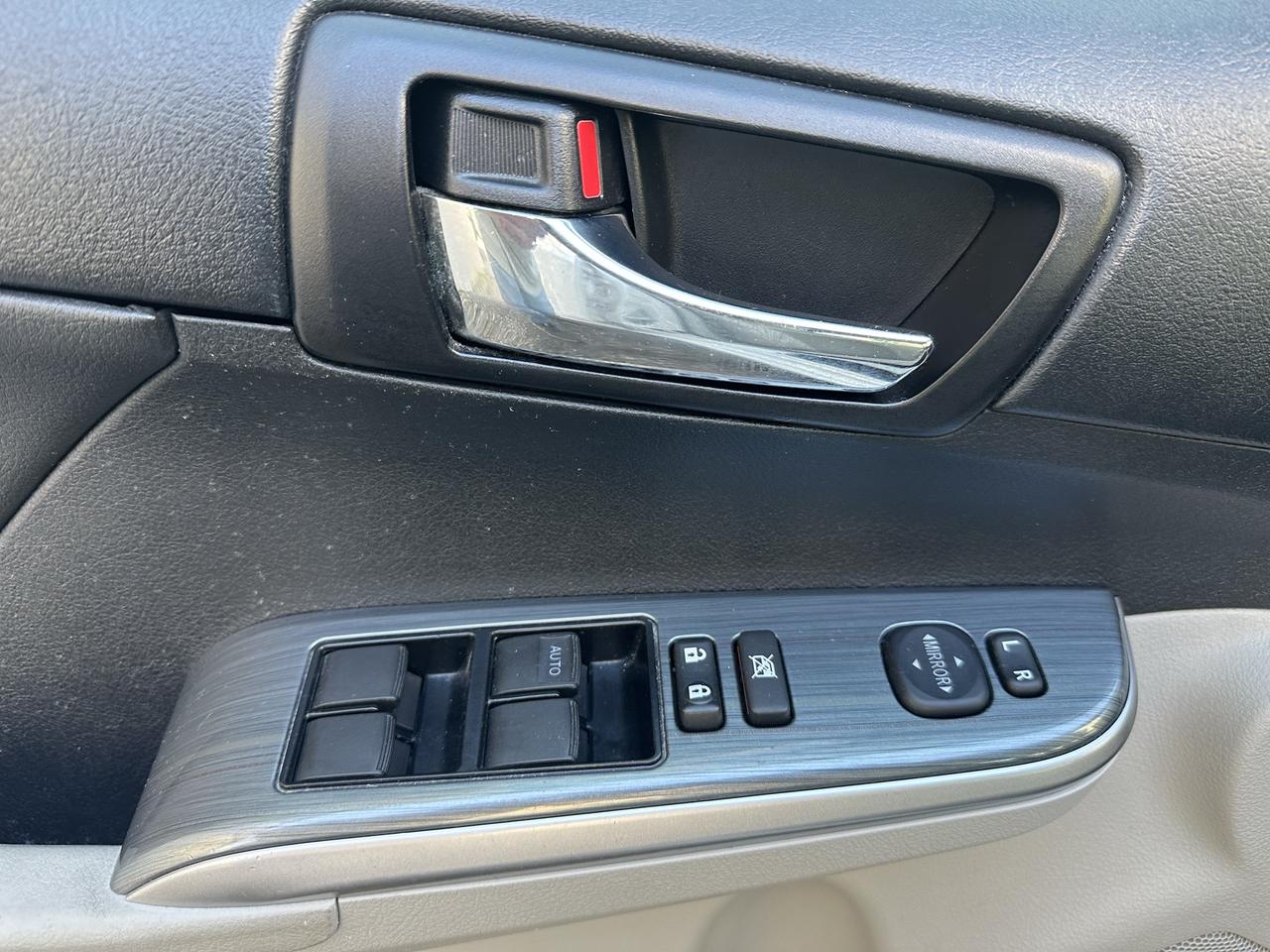 2013 Toyota Camry Hybrid LE Photo