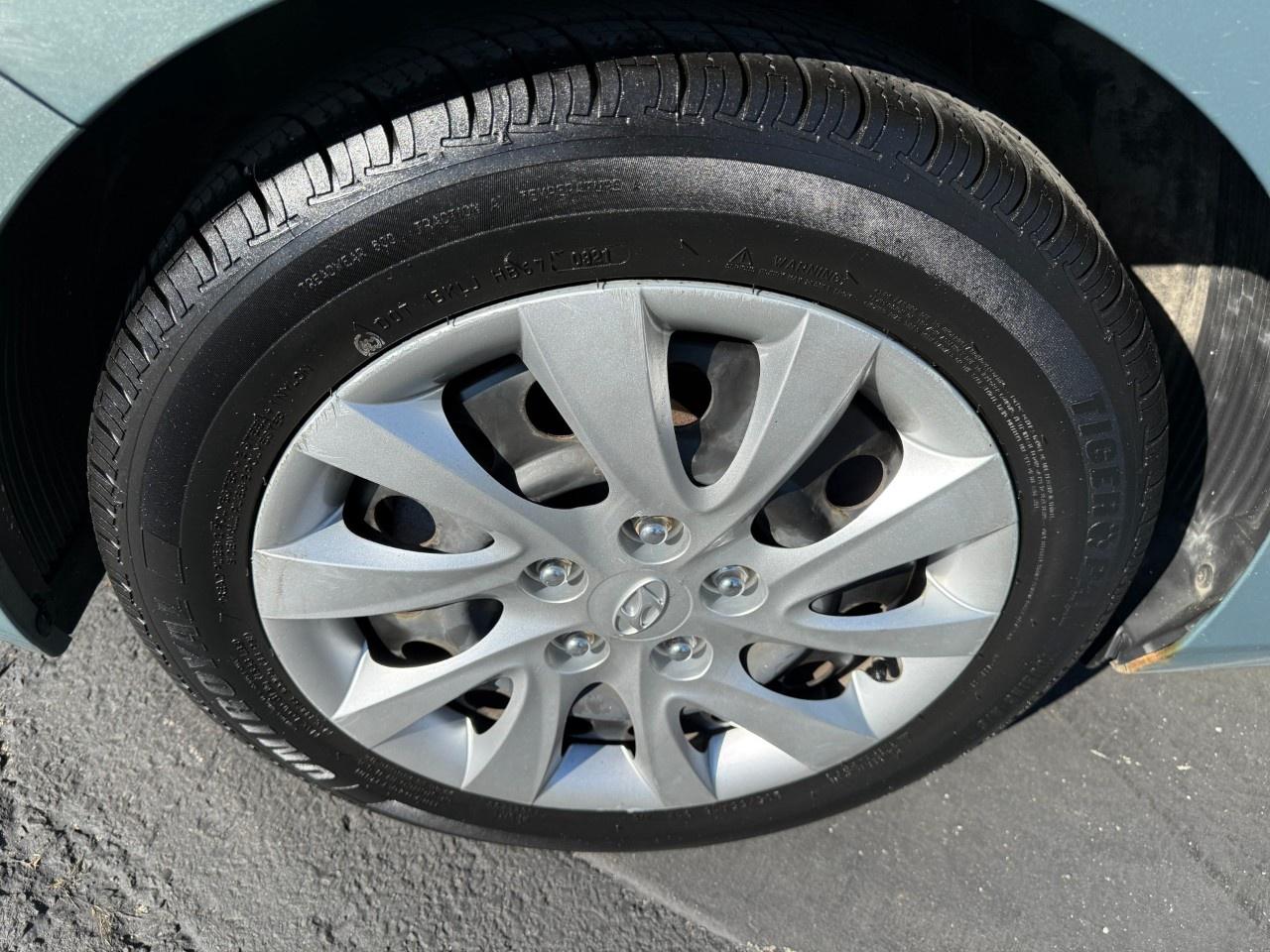 2013 Hyundai Elantra GT 5dr HB Auto GL Photo