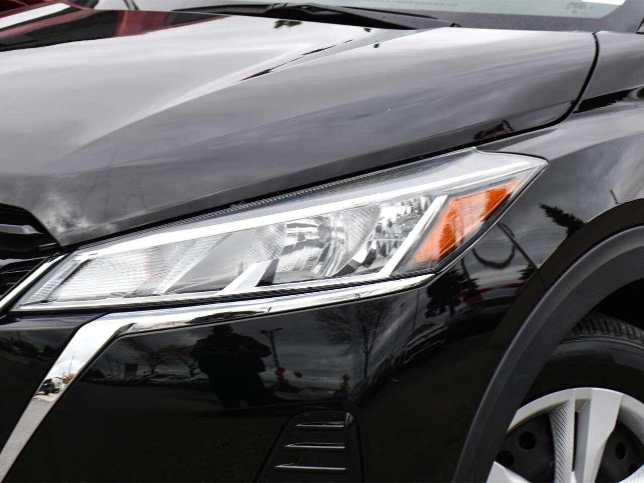 2024 Nissan Kicks S Photo3