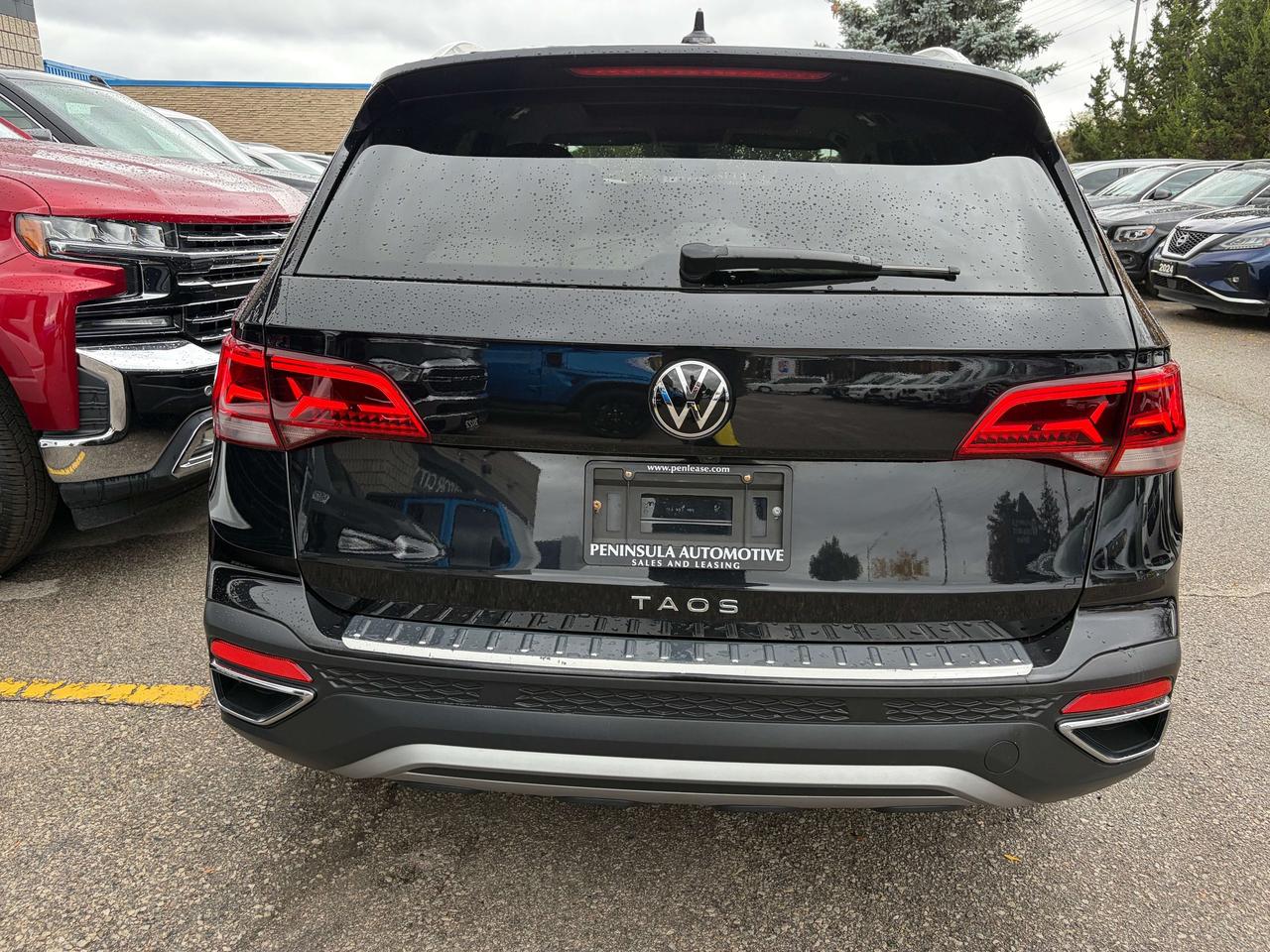 2024 Volkswagen Taos COMFORTLINE, PANOROOF, SNOW TIRES & RIMS INCLUDED Photo