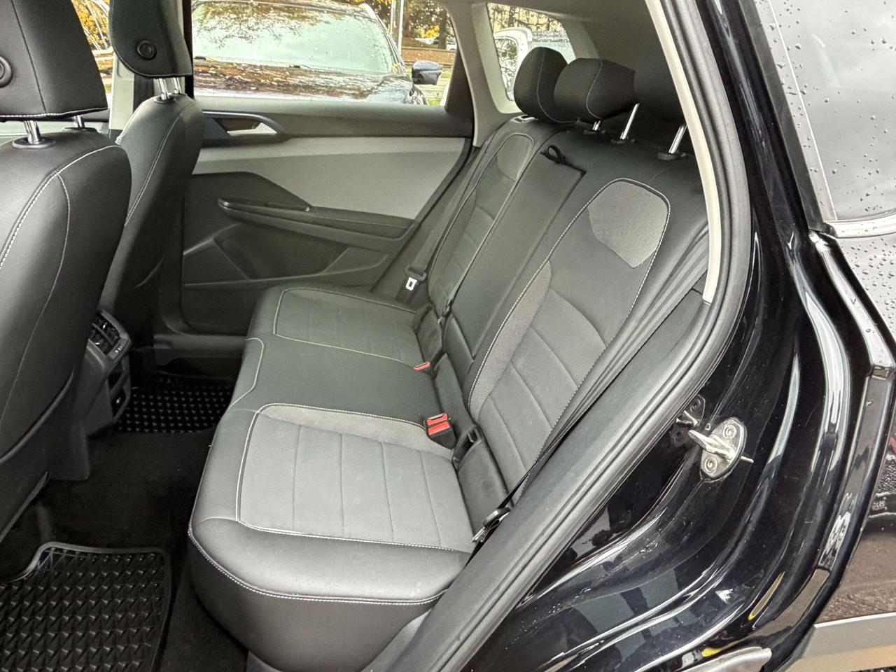 2024 Volkswagen Taos COMFORTLINE, PANOROOF, SNOW TIRES & RIMS INCLUDED Photo