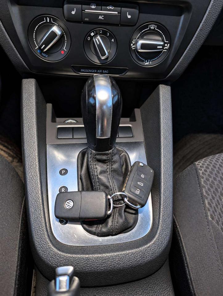 2012 Volkswagen Jetta (No Accidents) Photo