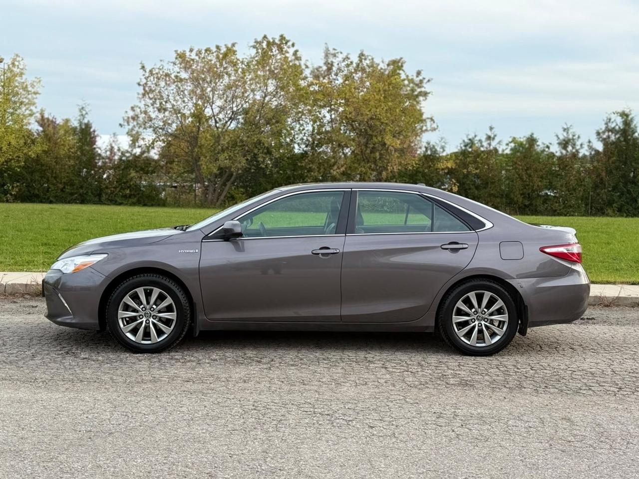 2015 Toyota Camry Hybrid XLE Photo