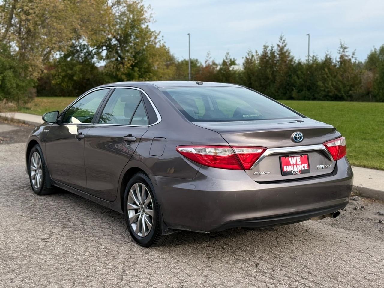 2015 Toyota Camry Hybrid XLE Photo