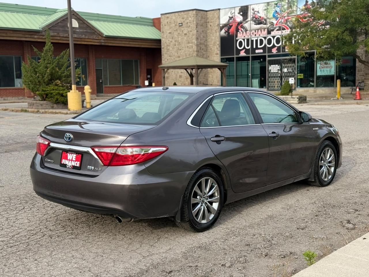 2015 Toyota Camry Hybrid XLE Photo