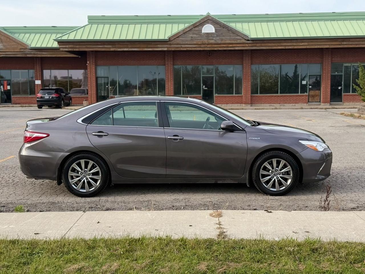 2015 Toyota Camry Hybrid XLE Photo