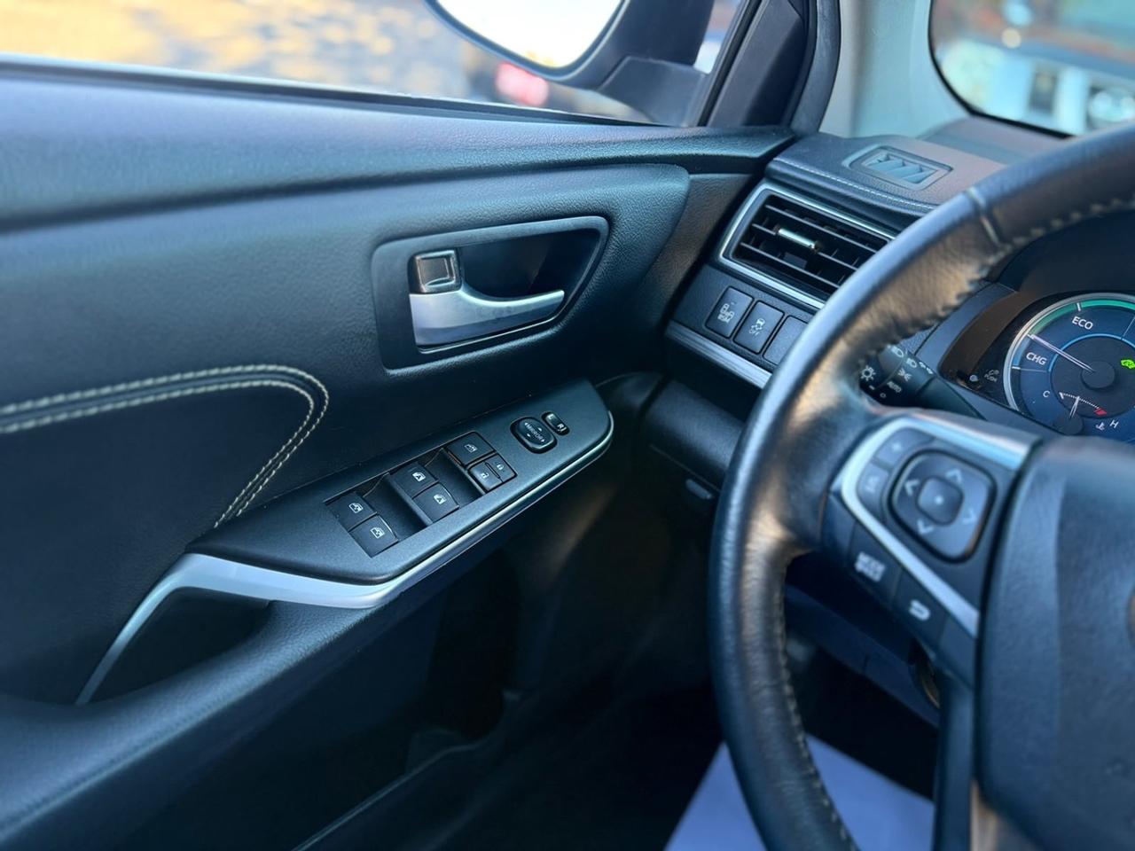 2015 Toyota Camry Hybrid XLE Photo