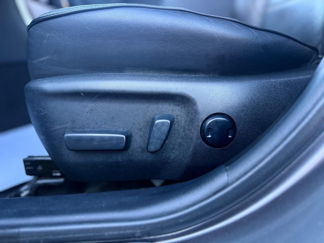 2015 Toyota Camry Hybrid XLE Photo