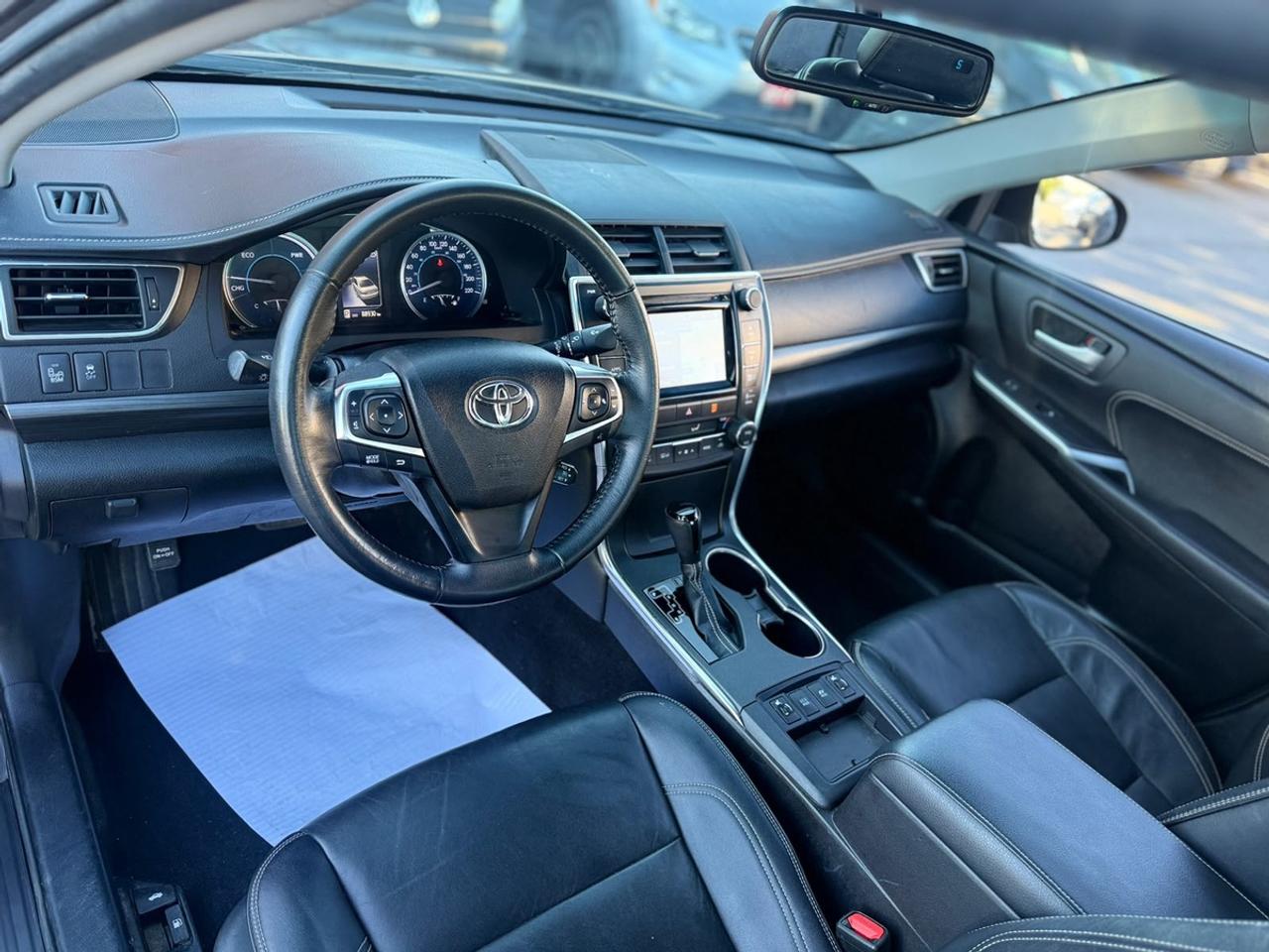 2015 Toyota Camry Hybrid XLE Photo