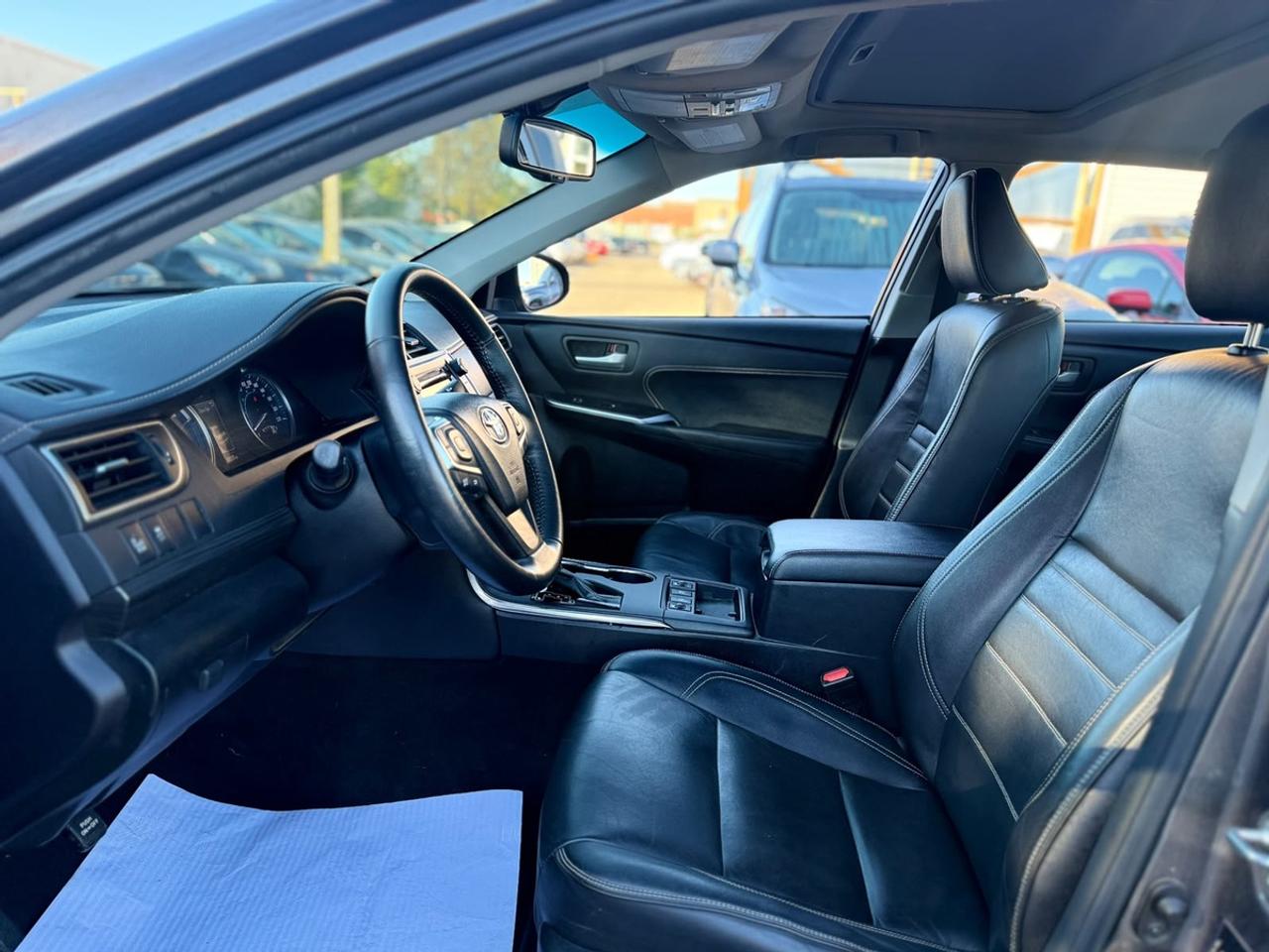 2015 Toyota Camry Hybrid XLE Photo
