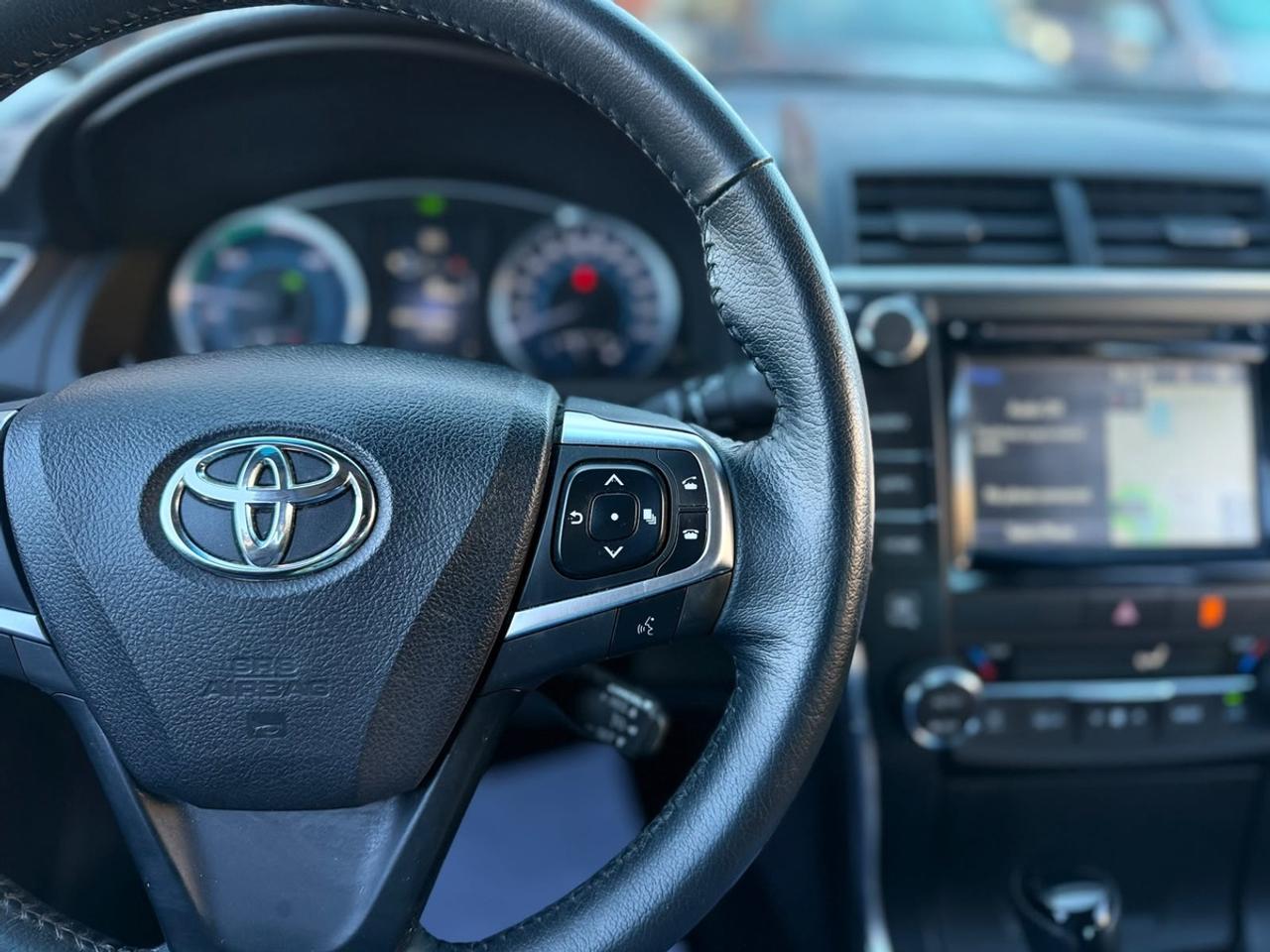 2015 Toyota Camry Hybrid XLE Photo