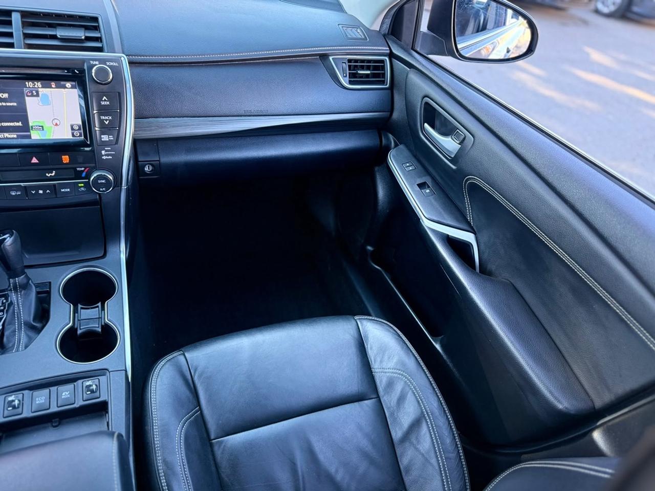 2015 Toyota Camry Hybrid XLE Photo