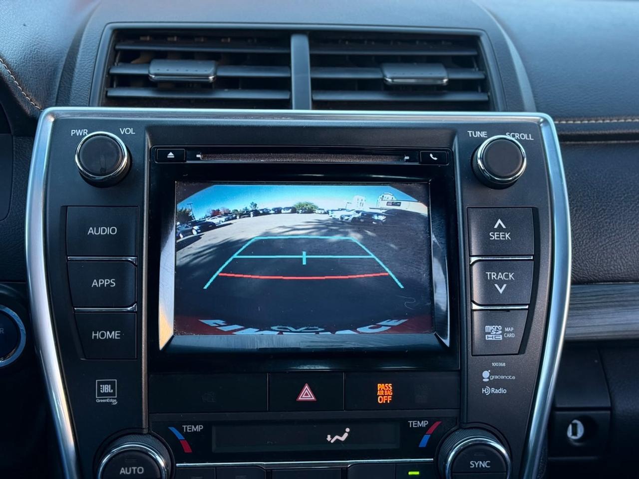 2015 Toyota Camry Hybrid XLE Photo