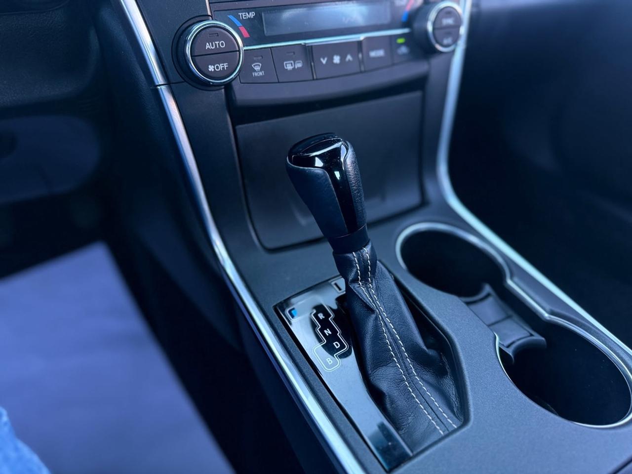 2015 Toyota Camry Hybrid XLE Photo