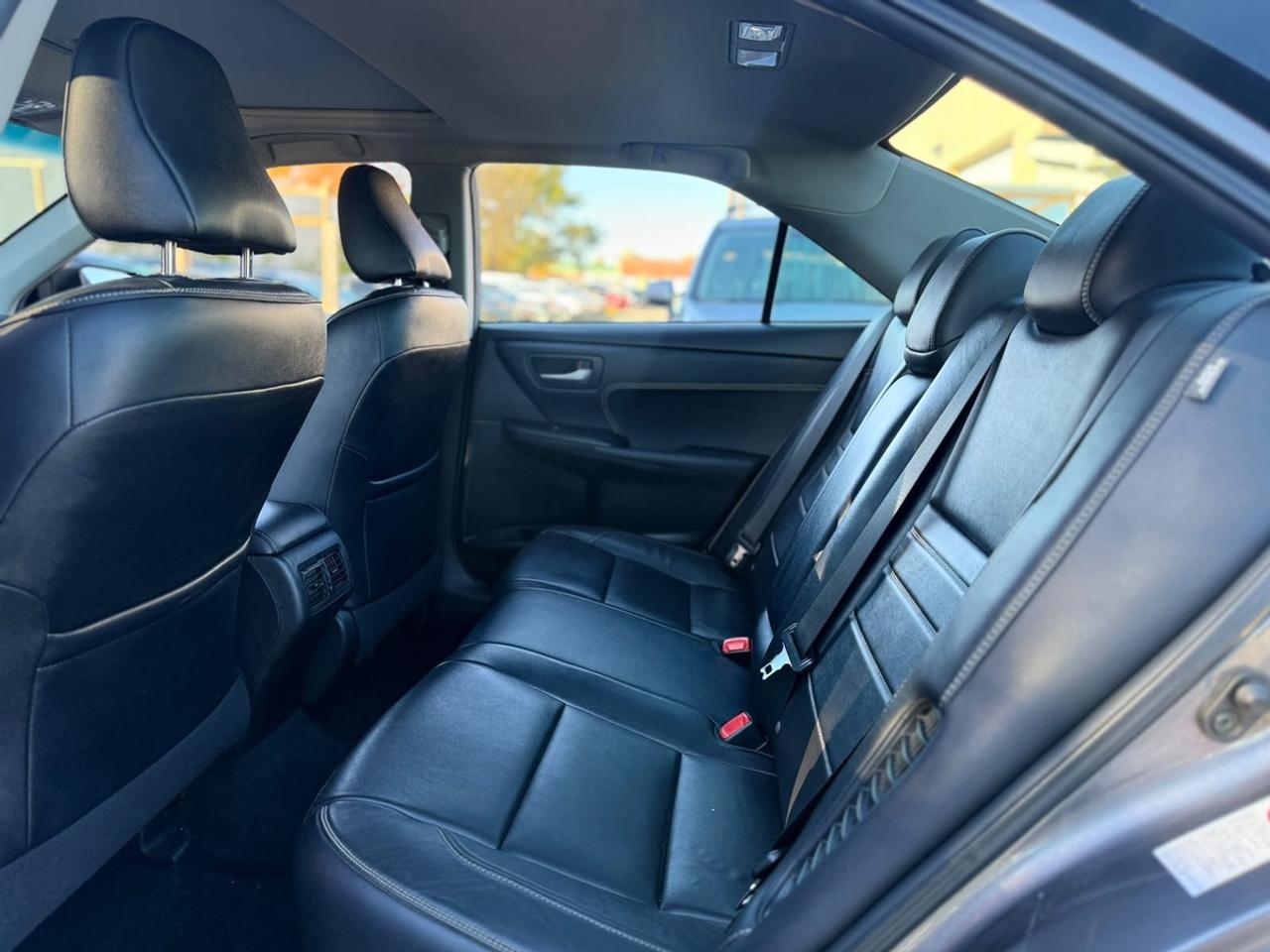 2015 Toyota Camry Hybrid XLE Photo