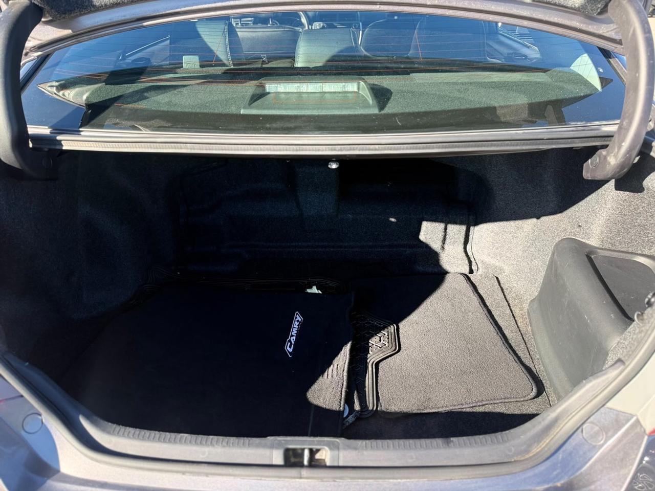 2015 Toyota Camry Hybrid XLE Photo