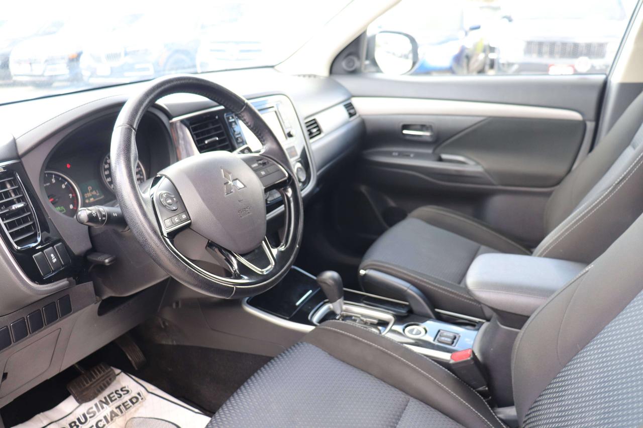 2017 Mitsubishi Outlander AWD   LOW KMS   REVERSE CAM   HEATED SEATS Photo