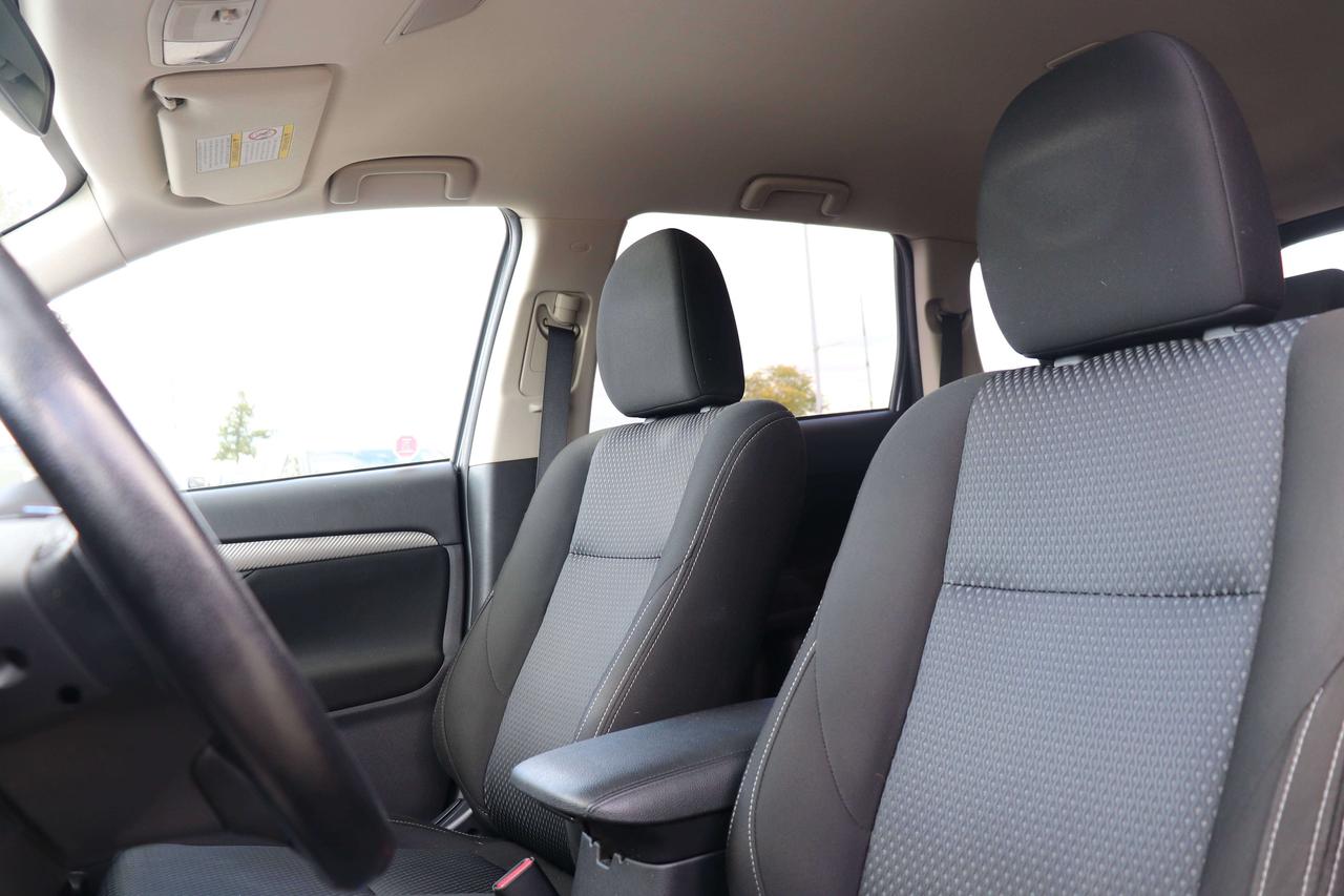 2017 Mitsubishi Outlander AWD   LOW KMS   REVERSE CAM   HEATED SEATS Photo