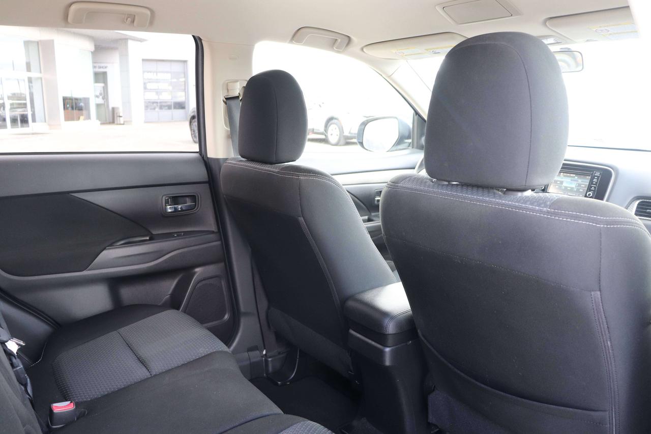2017 Mitsubishi Outlander AWD   LOW KMS   REVERSE CAM   HEATED SEATS Photo