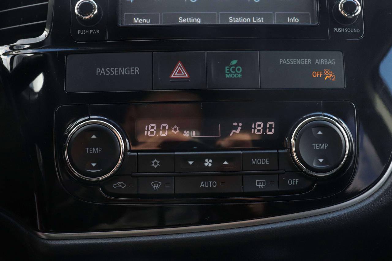 2017 Mitsubishi Outlander AWD   LOW KMS   REVERSE CAM   HEATED SEATS Photo