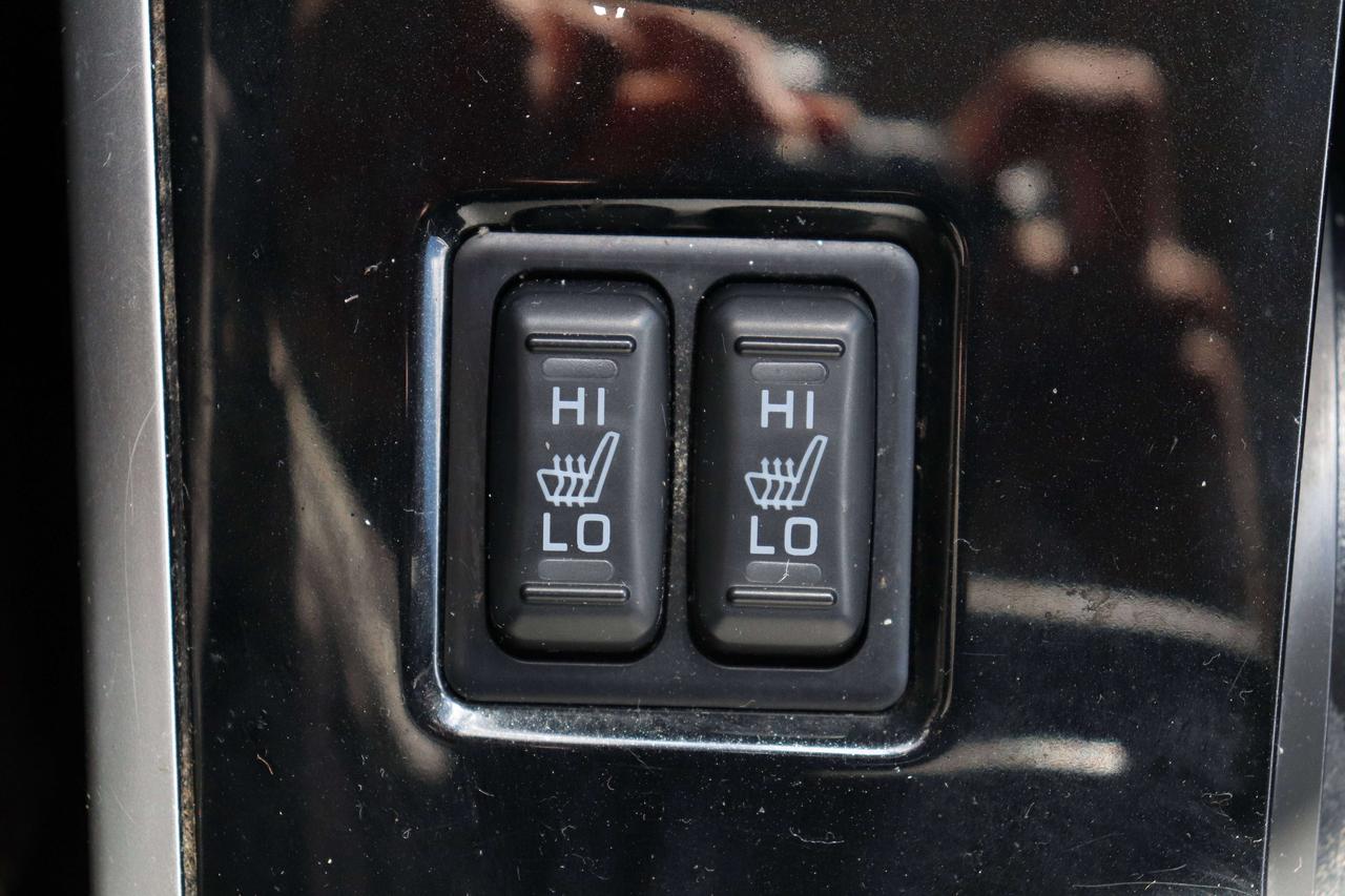2017 Mitsubishi Outlander AWD   LOW KMS   REVERSE CAM   HEATED SEATS Photo