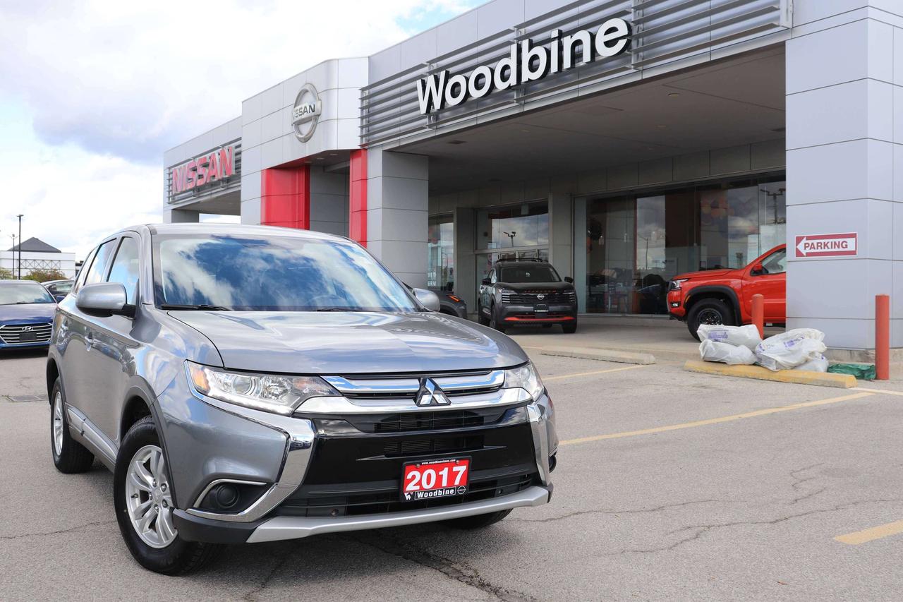 2017 Mitsubishi Outlander AWD   LOW KMS   REVERSE CAM   HEATED SEATS Photo0