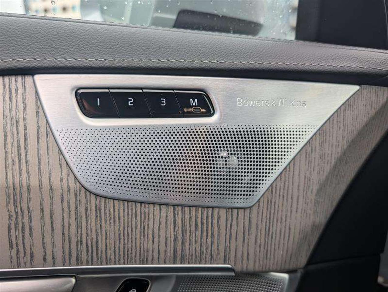 2024 Volvo XC90 T8 Ultimate   B&W   Polestar   PHEV   Clean Photo