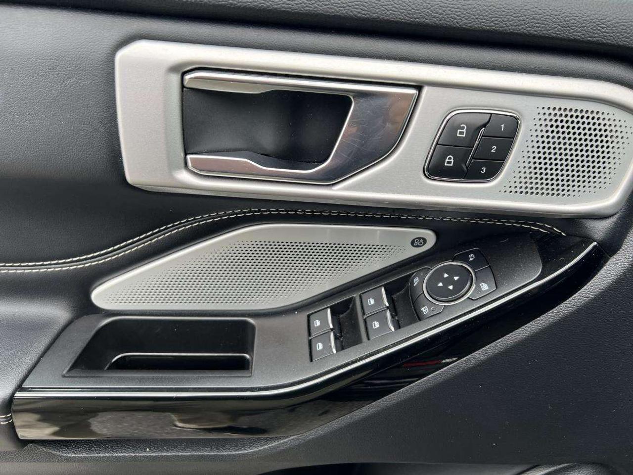 2022 Ford Explorer ST 4WD Photo