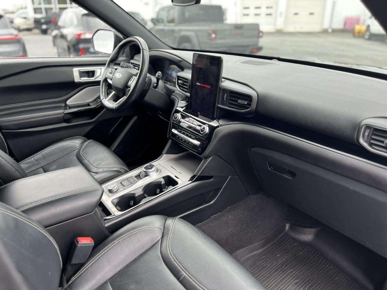 2022 Ford Explorer ST 4WD Photo