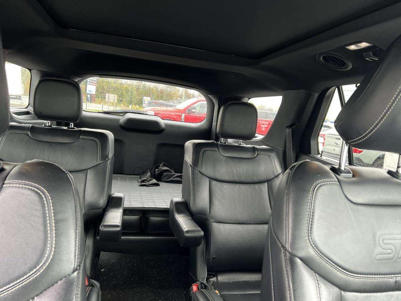 2022 Ford Explorer ST 4WD Photo