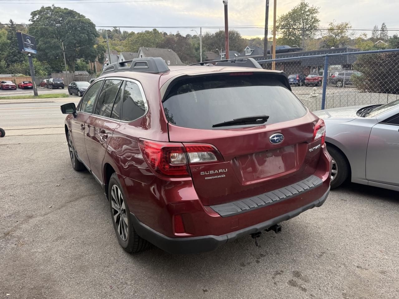 2017 Subaru Outback LIMITED Photo