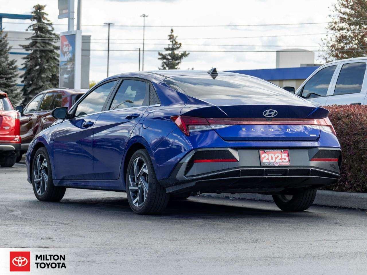 2025 Hyundai Elantra LEATHER SUNROOF BOSE STEREO HEATED STEERING WIRELESS CARPLAY ONE OWNER Luxury w/Two-Tone Interior Photo