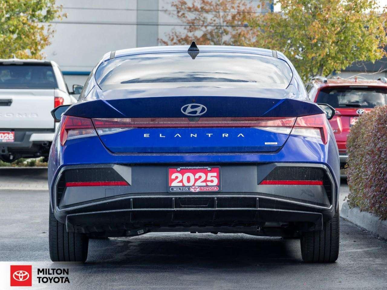 2025 Hyundai Elantra LEATHER SUNROOF BOSE STEREO HEATED STEERING WIRELESS CARPLAY ONE OWNER Luxury w/Two-Tone Interior Photo