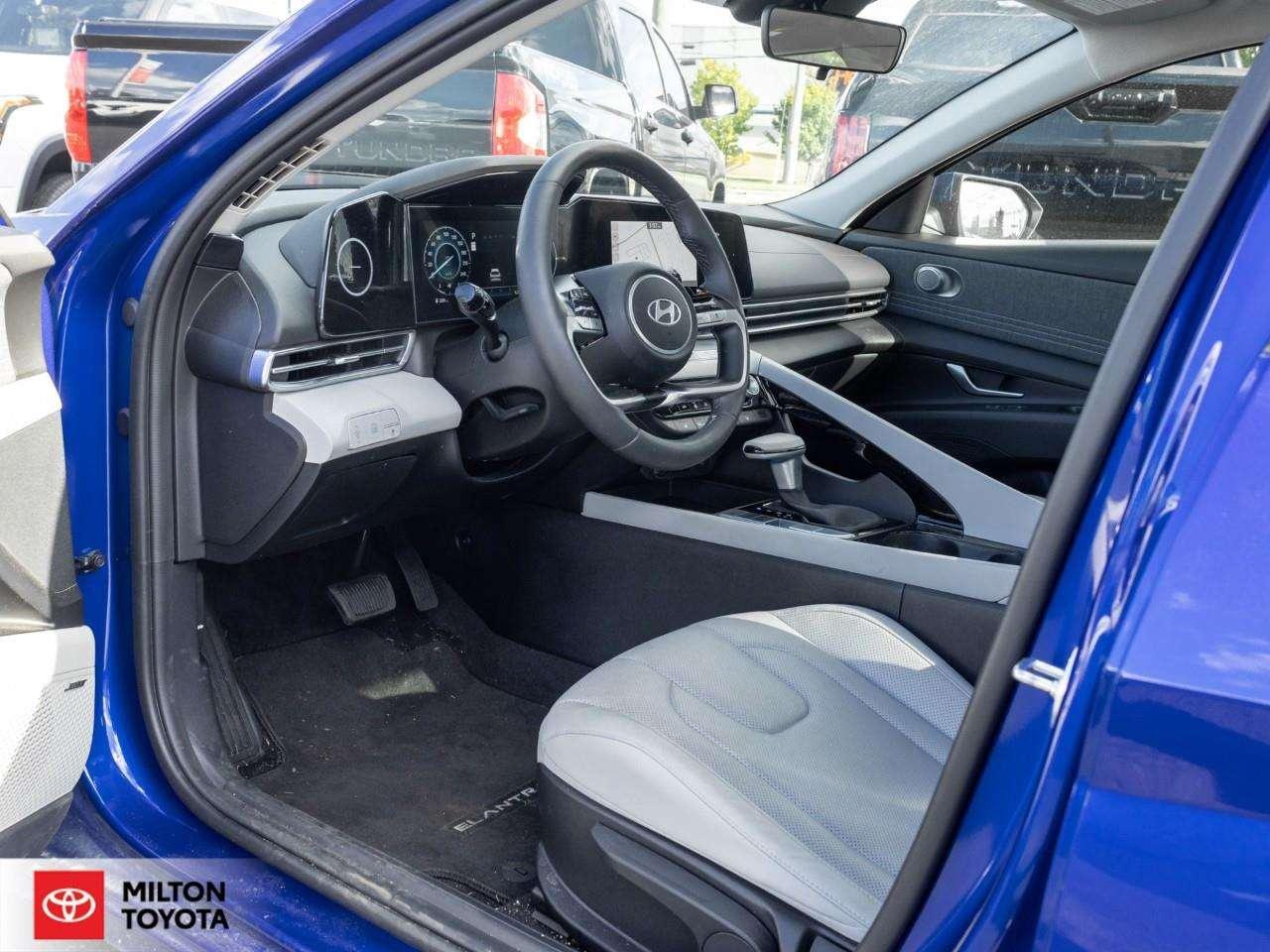 2025 Hyundai Elantra LEATHER SUNROOF BOSE STEREO HEATED STEERING WIRELESS CARPLAY ONE OWNER Luxury w/Two-Tone Interior Photo