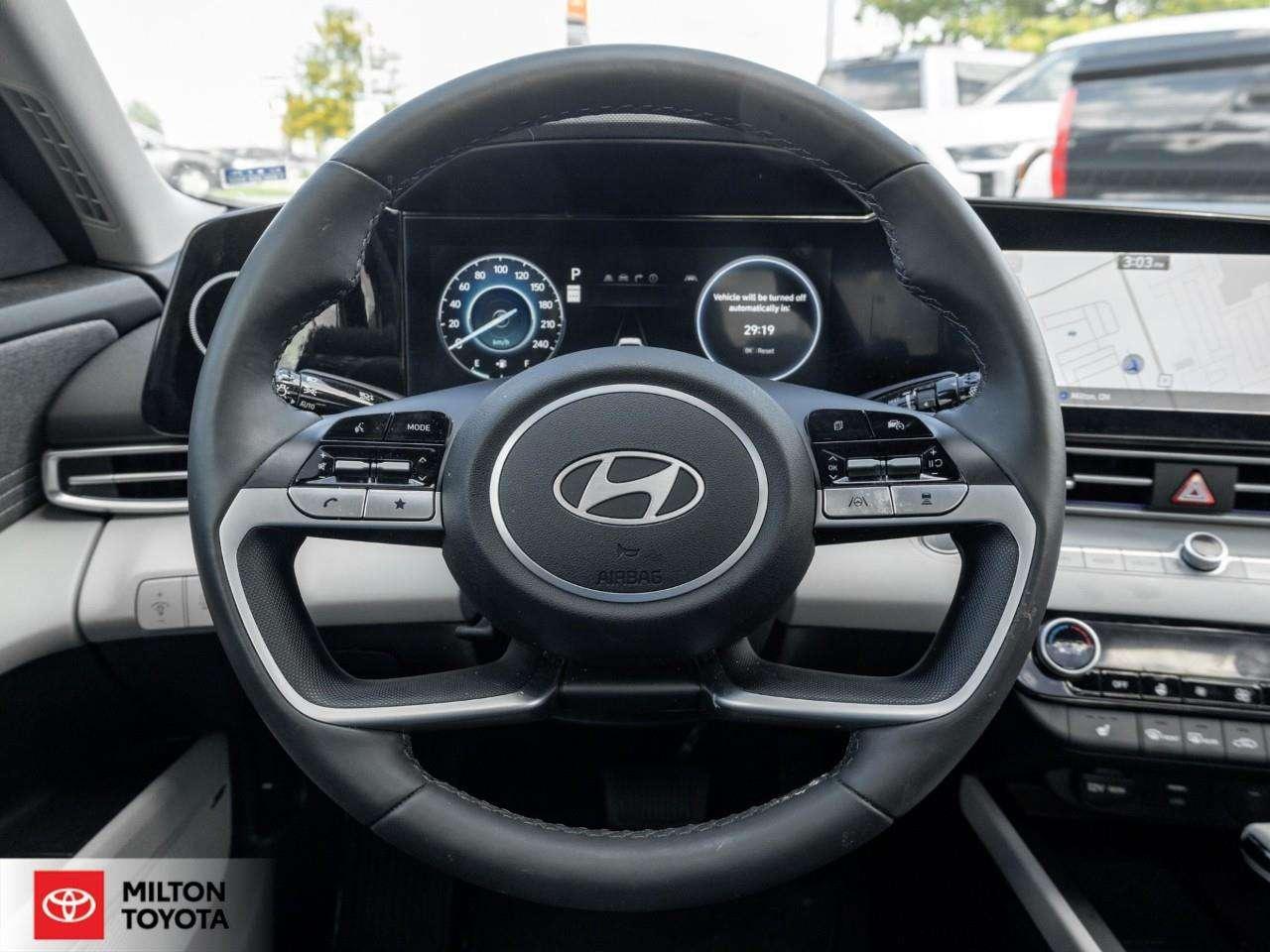 2025 Hyundai Elantra LEATHER SUNROOF BOSE STEREO HEATED STEERING WIRELESS CARPLAY ONE OWNER Luxury w/Two-Tone Interior Photo