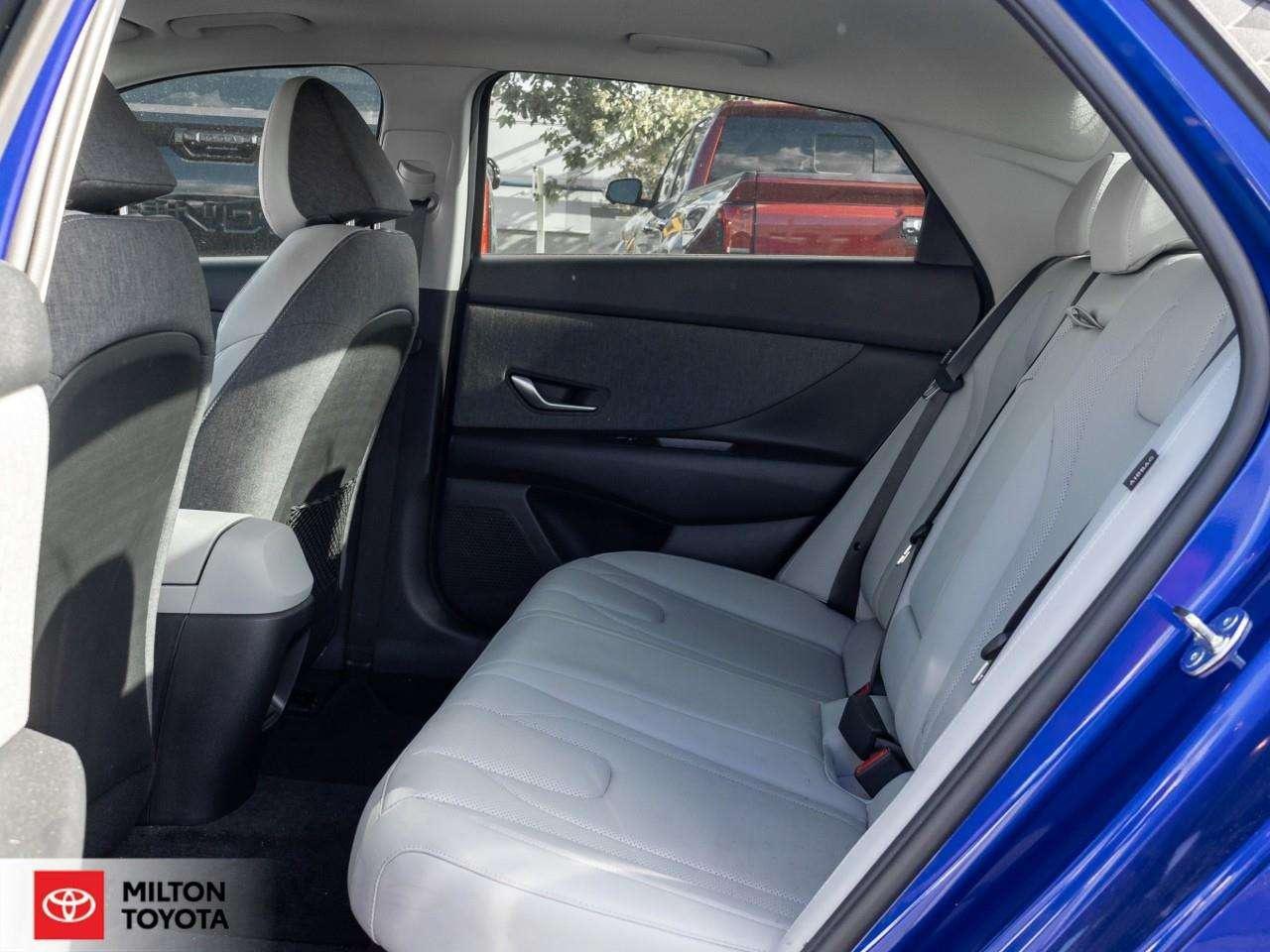 2025 Hyundai Elantra LEATHER SUNROOF BOSE STEREO HEATED STEERING WIRELESS CARPLAY ONE OWNER Luxury w/Two-Tone Interior Photo