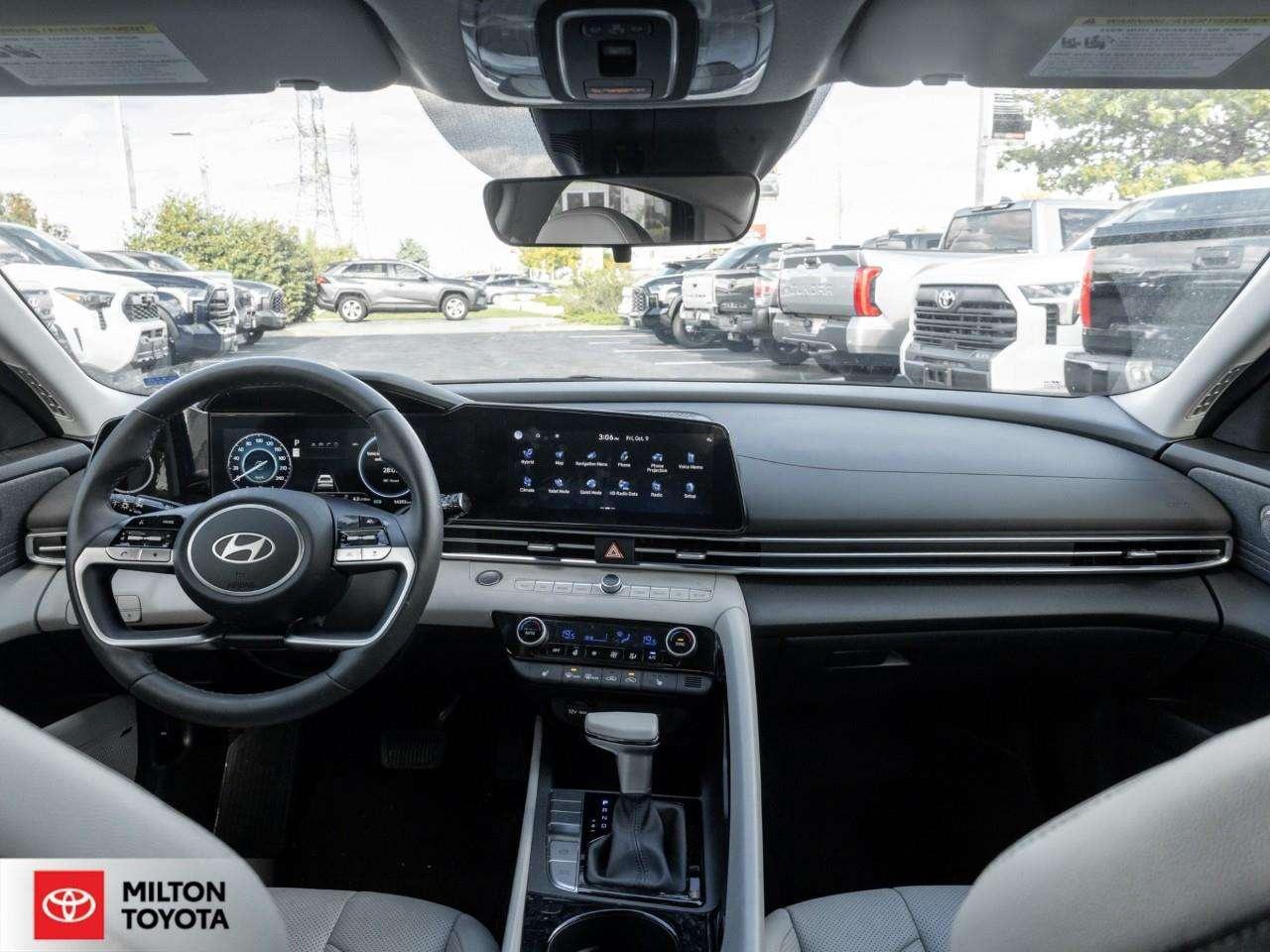 2025 Hyundai Elantra LEATHER SUNROOF BOSE STEREO HEATED STEERING WIRELESS CARPLAY ONE OWNER Luxury w/Two-Tone Interior Photo