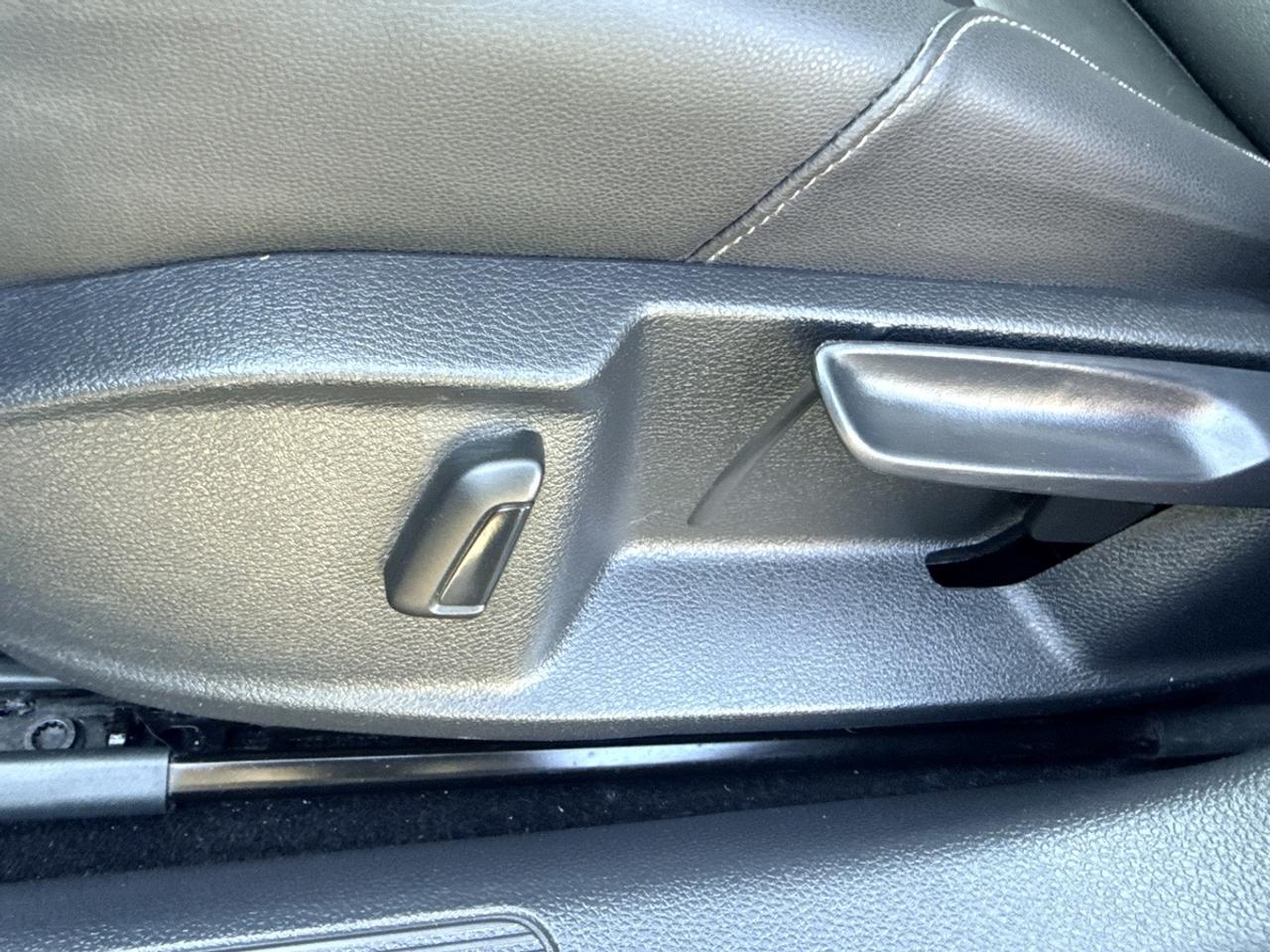 2015 Volkswagen Golf COMFORTLINE 1.8 TSI - AUTO - NAVI - R.CAMERA - FENDER AUDIO - 56 SERVICE RECORDS - LEATHER! Photo