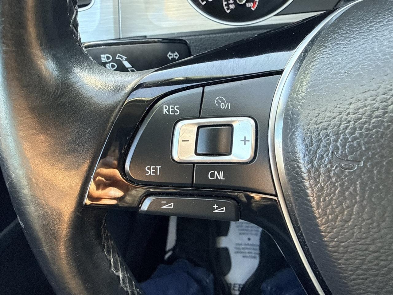 2015 Volkswagen Golf COMFORTLINE 1.8 TSI - AUTO - NAVI - R.CAMERA - FENDER AUDIO - 56 SERVICE RECORDS - LEATHER! Photo