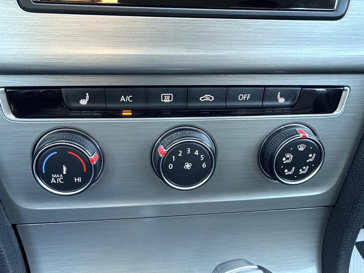 2015 Volkswagen Golf COMFORTLINE 1.8 TSI - AUTO - NAVI - R.CAMERA - FENDER AUDIO - 56 SERVICE RECORDS - LEATHER! Photo