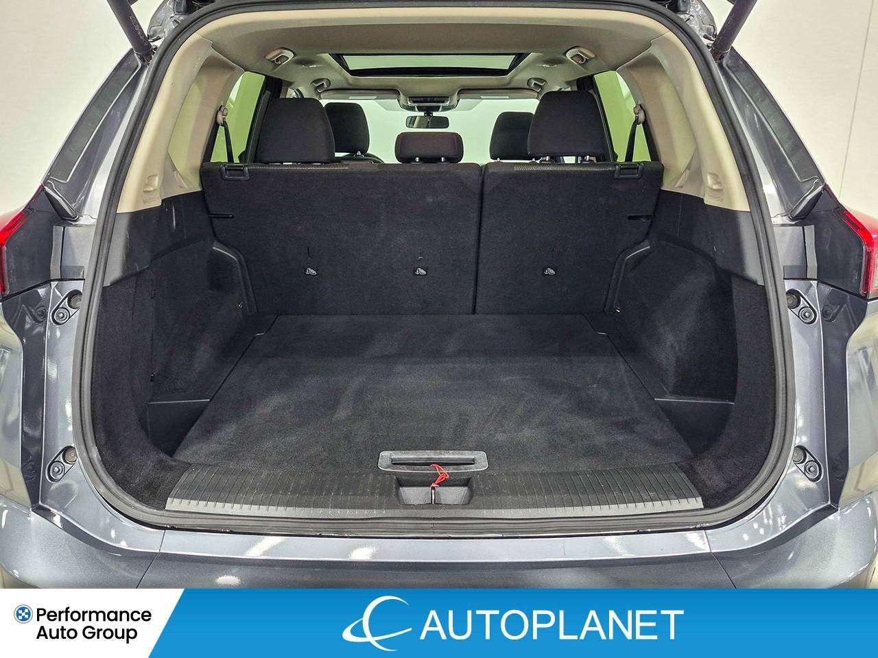 2025 Nissan Rogue SV, Pano Roof, Bluetooth, Android Auto! Photo
