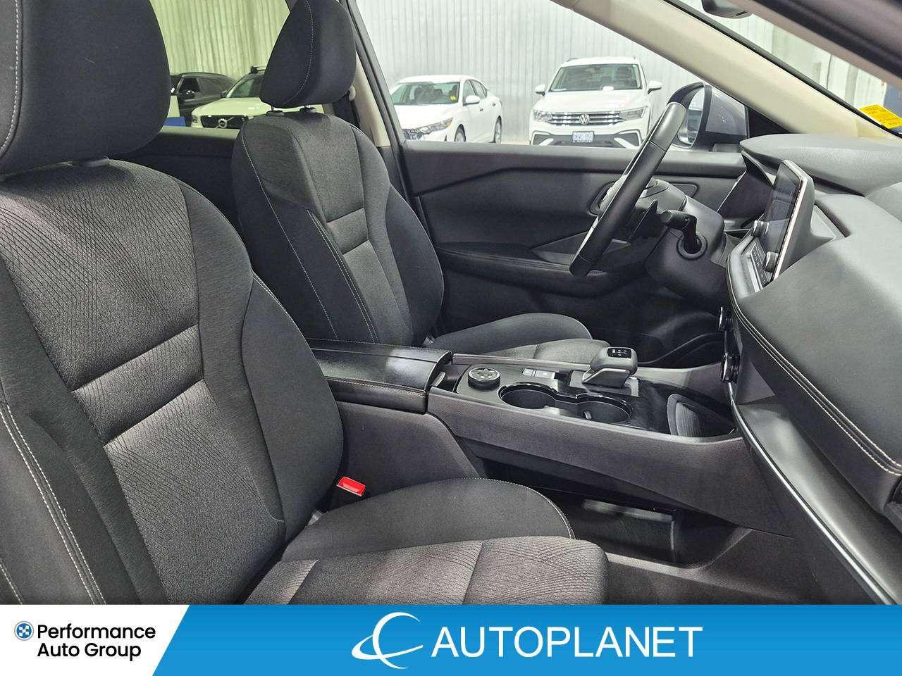 2025 Nissan Rogue SV, Pano Roof, Bluetooth, Android Auto! Photo