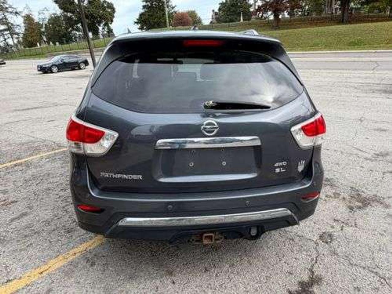 2013 Nissan Pathfinder SL Photo