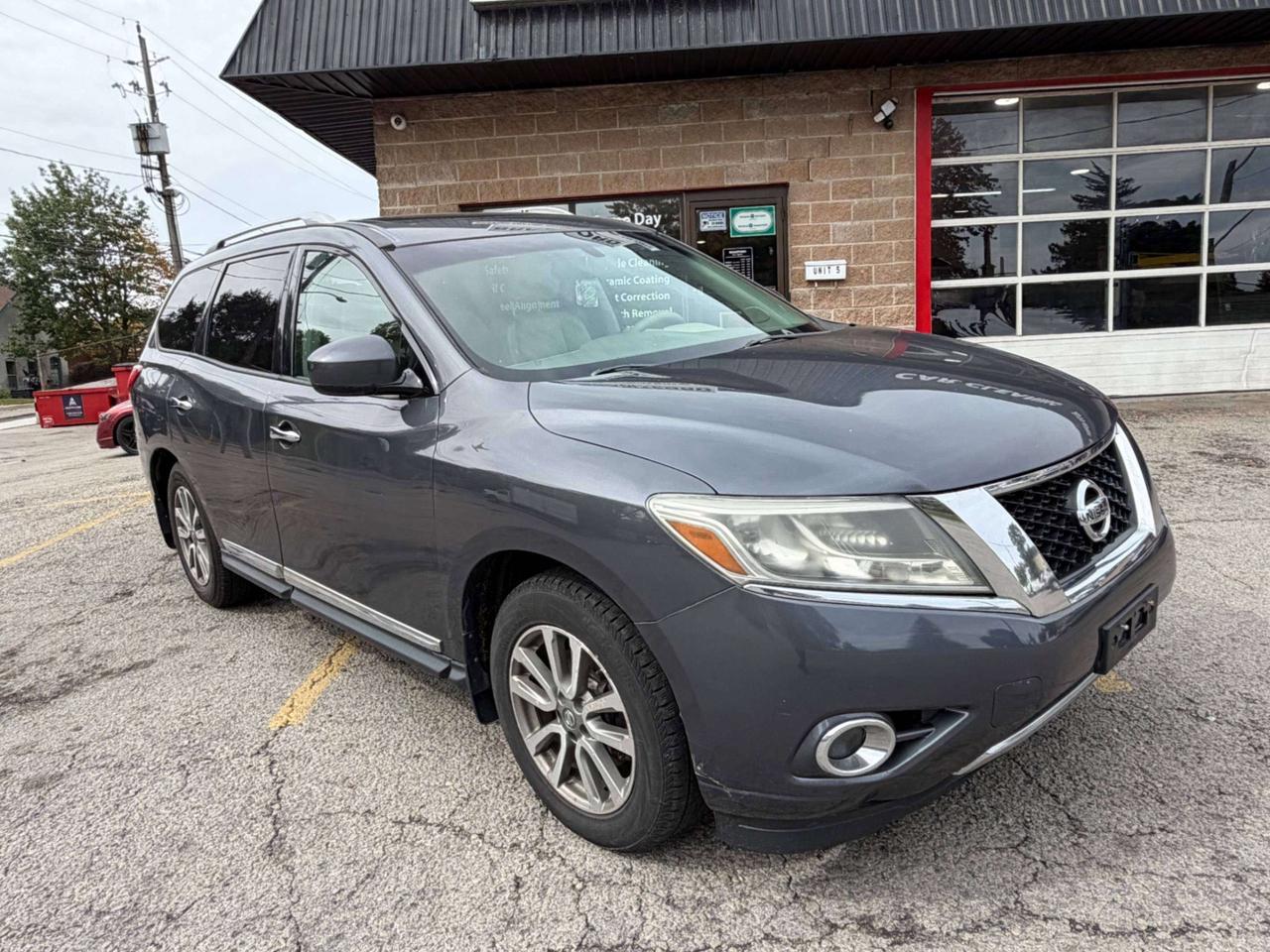 2013 Nissan Pathfinder SL Photo