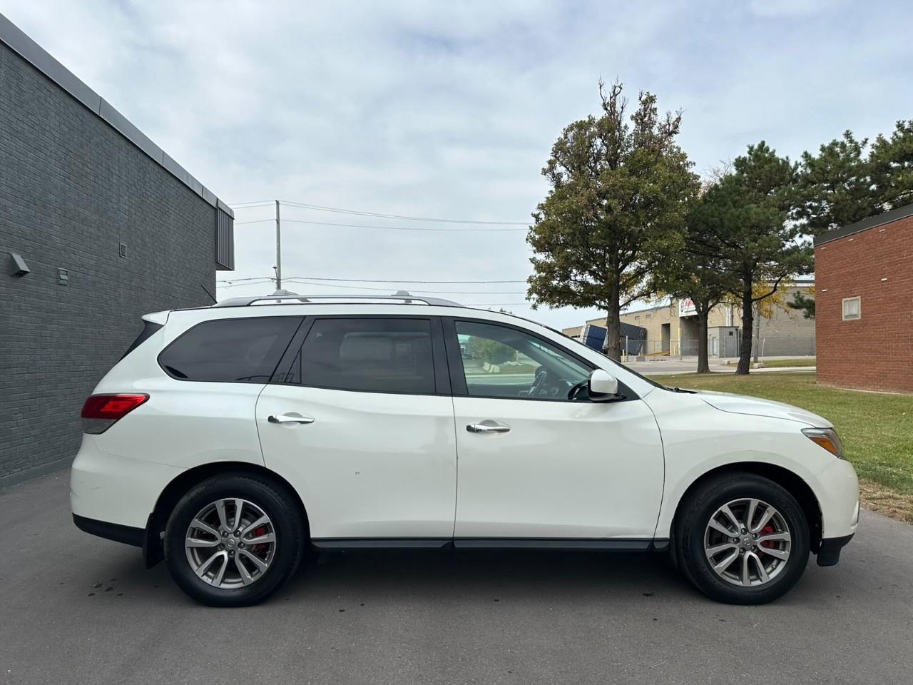 2015 Nissan Pathfinder 4WD 4dr SV Photo