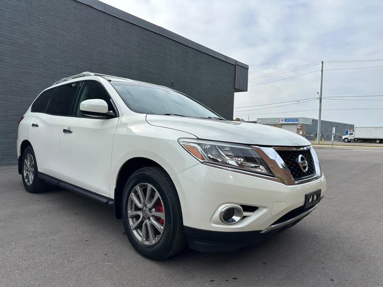 2015 Nissan Pathfinder 4WD 4dr SV Photo